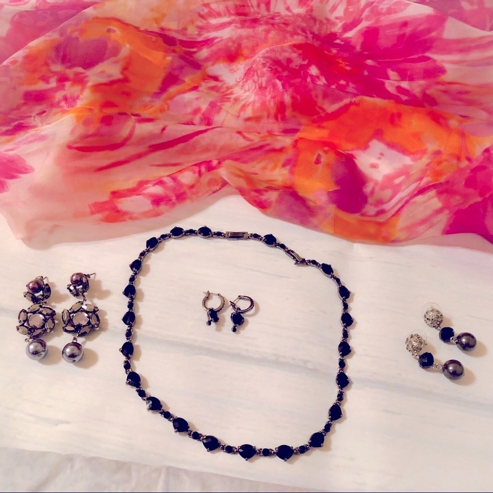 Necklace + Earring Set & 2 pairs of earrings